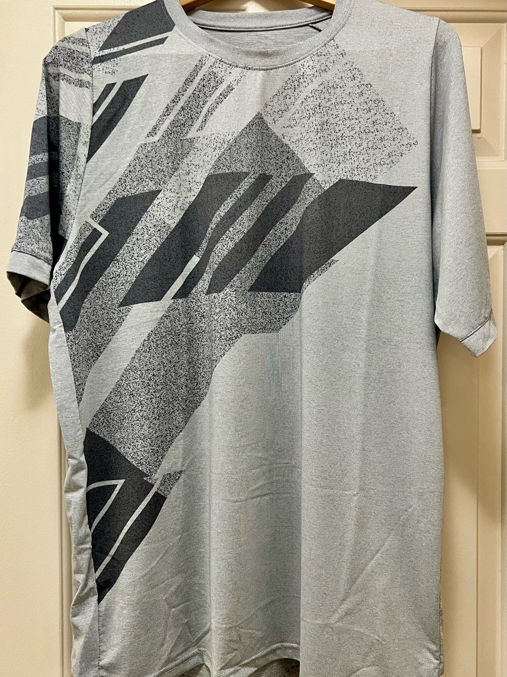Liberty Pro Men's Gray Geometric Graphic Performance T-Shirt - Size L